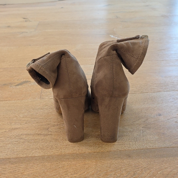 Steve Madden Taupe Faux Suede Ankle Booties Size 9 Excellent Condition - Picture 6 of 6